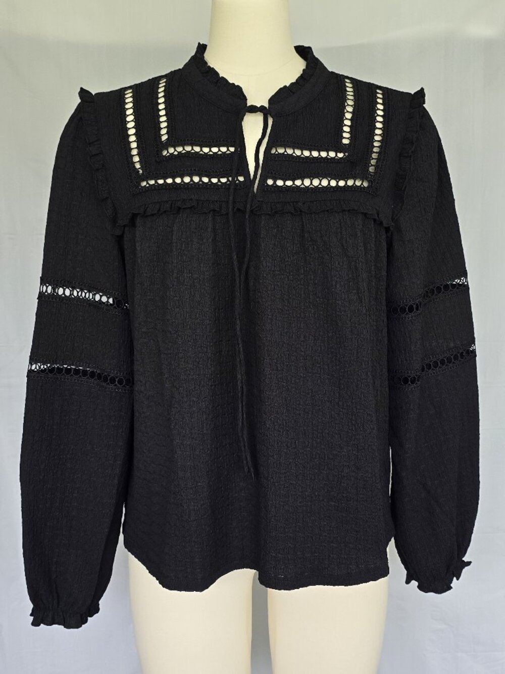 DR2 by Daniel Rainn Black Crinkle Eyelet Lace Trim Peasant Blouse Top L